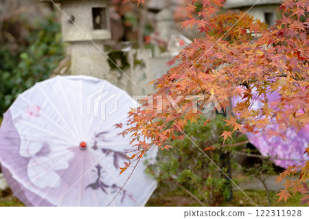 東近江市湖原百選之一的河原禪寺(平屋寺),秋葉(秋天圖) 東近江市湖原百選之一的河原禪寺(平屋寺),秋葉(秋天圖) 122311928