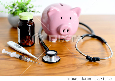 Image of stethoscope and piggy bank and medical expenses and insurance premiums 122312098
