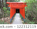 綠樹環繞的鳥居 122312119