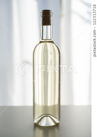 白葡萄酒瓶 122313718