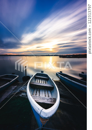 Morning at Lake Inban with a small boat (long exposure) 122313797