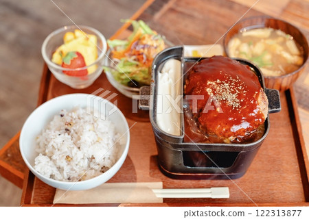 Kobe beef hamburger set meal 122313877