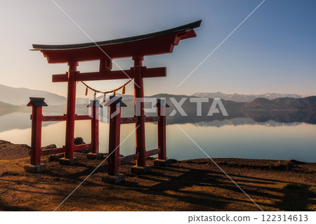 Lake Tazawa dyed in the morning sun 122314613