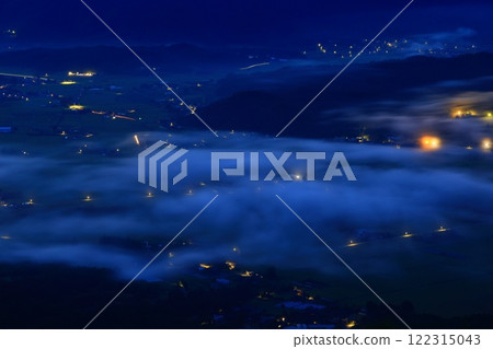 Dawn scenery in Tono City, Iwate Prefecture Dawn scenery in Tono City, Iwate Prefecture 122315043