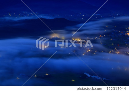 Dawn scenery in Tono City, Iwate Prefecture Dawn scenery in Tono City, Iwate Prefecture 122315044