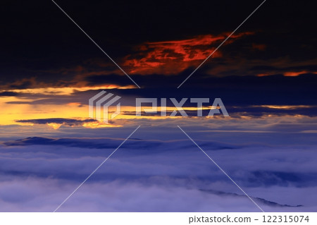 Dawn scenery in Tono City, Iwate Prefecture 122315074
