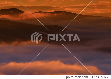 Dawn scenery in Tono City, Iwate Prefecture 122315077