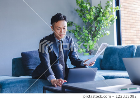 商人在辦公室會議 122315092