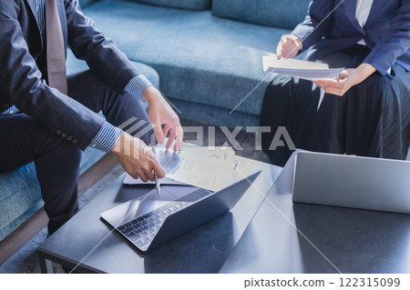 開會的商務人士 122315099