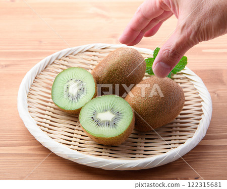 Kiwi fruit Kiwi fruit 122315681