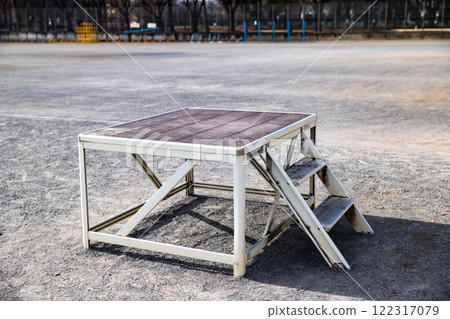 入間市立東町小學校園晨會看台 122317079