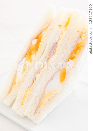 Delicious ham and egg sandwich 122317190