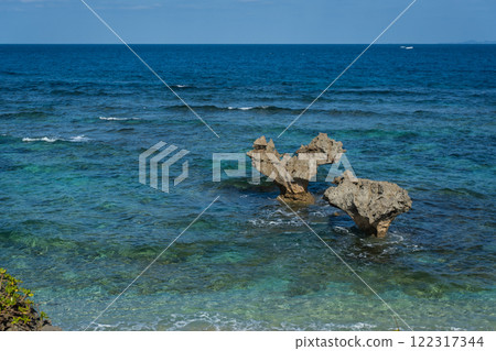 Heart Rock on a clear day, Kouri Island, Okinawa Prefecture 122317344