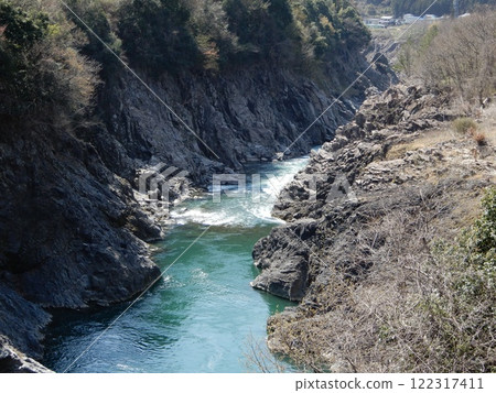 山間溪流 122317411