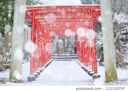 落雪和豐川城山稻荷鳥居(飛驒高山) 落雪和豐川城山稻荷鳥居(飛驒高山) 122320797
