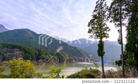 Scene from the adventure facility with a view of Midorikawa Dam Lake, "Forest Adventure Misato" (Misato Town, Kamimashiki District) Scene from the adventure facility with a view of Midorikawa Dam Lake, "Forest Adventure Misato" (Misato Town, Kamimashiki District) 122321118