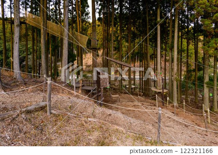 眺望綠川水壩湖的探險設施風景「森林探險美里」(上今敷郡美里町) 眺望綠川水壩湖的探險設施風景「森林探險美里」(上今敷郡美里町) 122321166