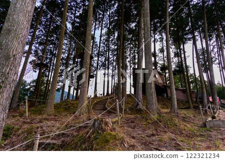 眺望綠川水壩湖的探險設施風景「森林探險美里」（上今敷郡美里町） 122321234