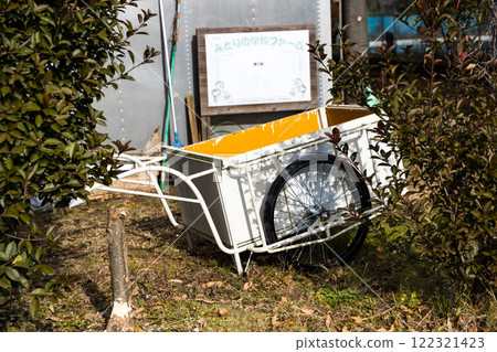Iruma City Higashimachi Elementary School Farm Cart Iruma City Higashimachi Elementary School Farm Cart 122321423