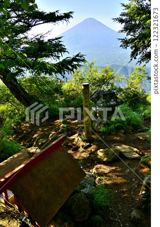 禦坂山的十二嶽；夏天從山梨百名山之巔看到的富士山 122321673