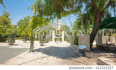 Replica of the Liberty Bell in Jerusalem timelapse hyperlapse - Liberty Bell Park 122322327