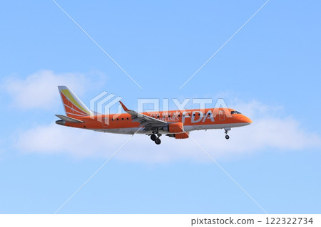 飛行藍天的飛機 飛行藍天的飛機 122322734