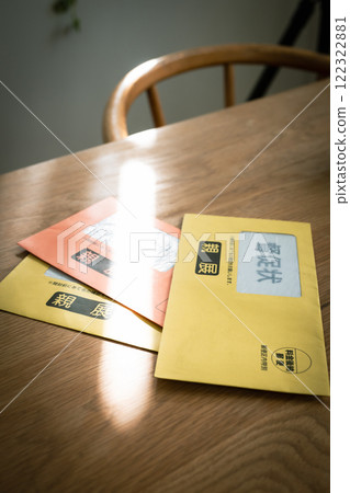 要求信放在桌上 122322881