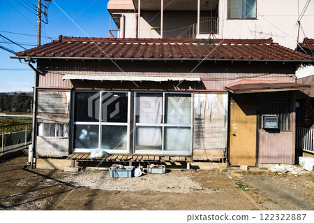 Showa retro vacant house 122322887