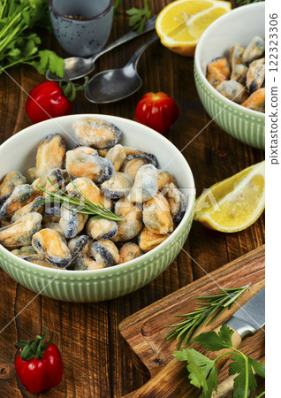 Frozen mussels on ice. 122323306