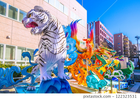 1 月 7 日,日本橫濱城市景觀。 2025年春節燈籠。山下町公園的「愛鳳亭」前排列著的神獸… = 22日 1 月 7 日,日本橫濱城市景觀。 2025年春節燈籠。山下町公園的「愛鳳亭」前排列著的神獸… = 22日 122323531