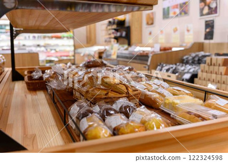 Inside the store (local ingredients and specialty products) "Roadside station Tsujunbashi, located right in front of Yamato Tsujunbashi IC" Yamato Town, Kamimashiki District 122324598