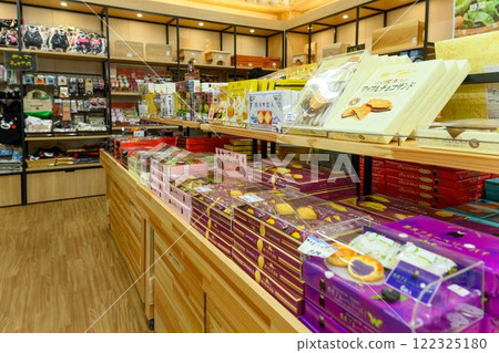 Inside the store (local ingredients and specialty products) "Roadside station Tsujunbashi, located right in front of Yamato Tsujunbashi IC" Yamato Town, Kamimashiki District Inside the store (local ingredients and specialty products) "Roadside station Tsujunbashi, located right in front of Yamato Tsujunbashi IC" Yamato Town, Kamimashiki District 122325180