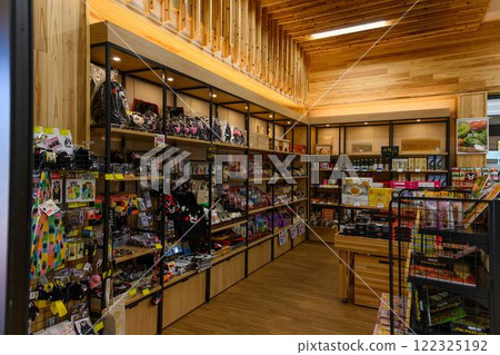 Inside the store (local ingredients and specialty products) "Roadside station Tsujunbashi, located right in front of Yamato Tsujunbashi IC" Yamato Town, Kamimashiki District 122325192