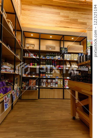 Inside the store (local ingredients and specialty products) "Roadside station Tsujunbashi, located right in front of Yamato Tsujunbashi IC" Yamato Town, Kamimashiki District Inside the store (local ingredients and specialty products) "Roadside station Tsujunbashi, located right in front of Yamato Tsujunbashi IC" Yamato Town, Kamimashiki District 122325194