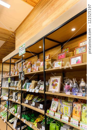 Inside the store (local ingredients and specialty products) "Roadside station Tsujunbashi, located right in front of Yamato Tsujunbashi IC" Yamato Town, Kamimashiki District Inside the store (local ingredients and specialty products) "Roadside station Tsujunbashi, located right in front of Yamato Tsujunbashi IC" Yamato Town, Kamimashiki District 122325197