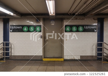 MTA New York subway green 4 5 6 sign in Manhattan, New York, NY, USA. August 23, 2024 MTA New York subway green 4 5 6 sign in Manhattan, New York, NY, USA. August 23, 2024 122325261