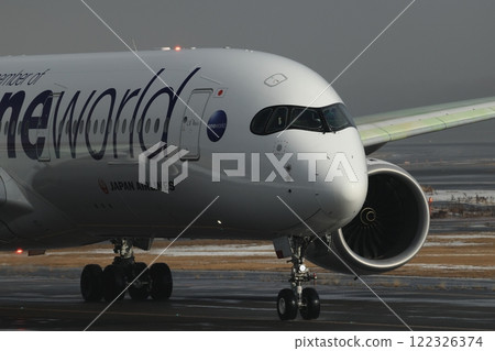 飛機駛向跑道 飛機駛向跑道 122326374