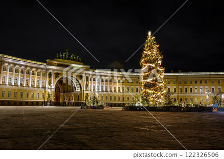 New Year's Petersburg. Christmas tree on Palace Square against the backdrop of the Winter Palace Hermitage in St. Petersburg on a winter night. 122326506