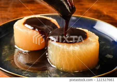 Pouring miso sauce on oden radish 122327661