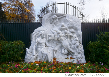 Statue of the vision of the poet in Paris Statue of the vision of the poet in Paris 122327728