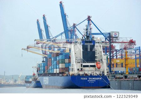 ships in a commercial port in rainy weather in Vladivostok ships in a commercial port in rainy weather in Vladivostok 122329349