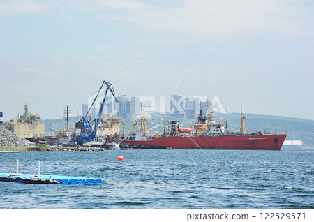 ships in the sea bay of Vladivostok ships in the sea bay of Vladivostok 122329371