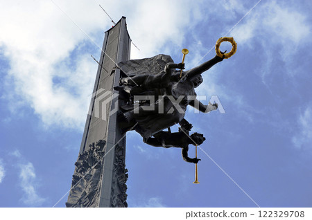view of the Victory monument on Poklonnaya Hill in Moscow 122329708