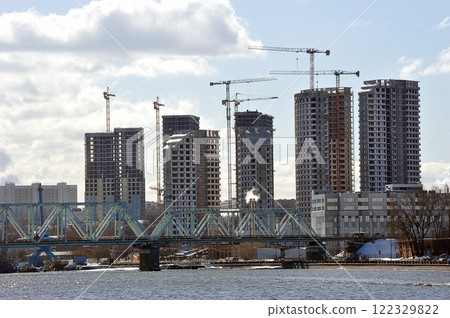 view of the houses under construction on the embankment of the Moskva River in Moscow 122329822