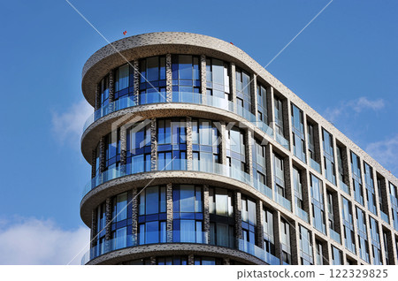 modern residential buildings in the Zil district in Moscow 122329825