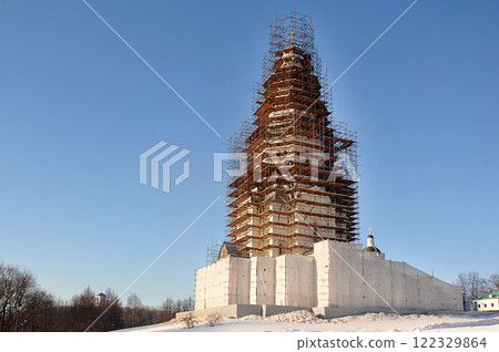 reconstruction of the Church of the Ascension in Kolomenskoye Park in Moscow 122329864