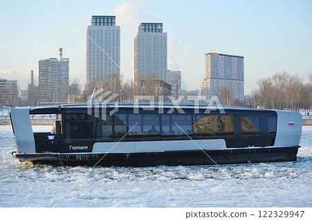 an electric river tram sails along the Moscow River 122329947