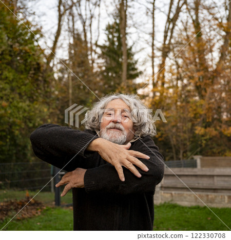 Gentle embrace in the nature Gentle embrace in the nature 122330708