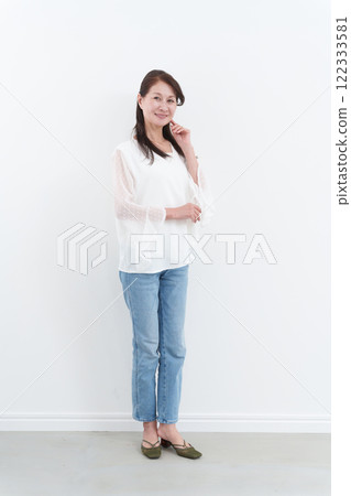 Senior women's whole body 122333581