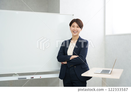 Female businessperson giving a seminar 122333587